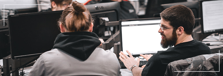 Man and woman in a computer class